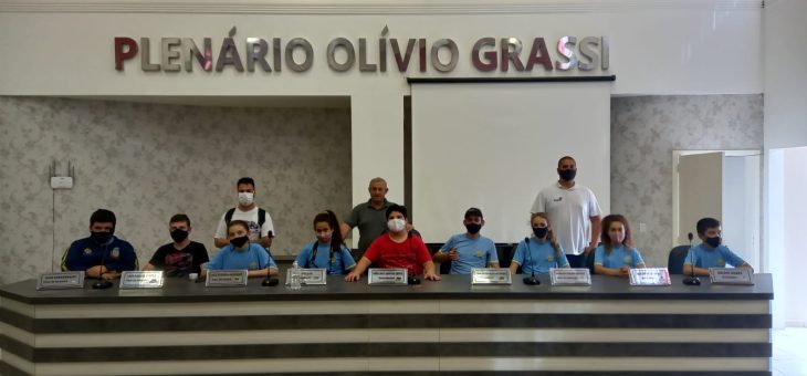 Presidente do Poder Legislativo, João dos Santos Lopes, recebe alunos da Escola Municipal Rosa da Silva Braga e que integram o Projeto “Sou Seberi: Valorizando o que é nosso”, desenvolvido pela Secretaria Municipal de Educação, Cultura e Desporto de Seberi em parceria com a CUFA.